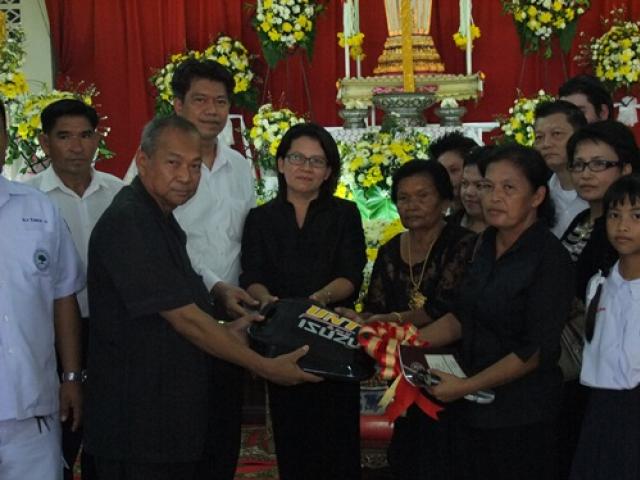 รับมอบรถกู้ชีพ